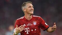 Former Bayern Munich&#039;s midfielder Bastian Schweinsteiger gestures to the supporters during his farewell match between his former teams FC Bayern Munich and Chicago Fire in the stadium in Munich, southern Germany, on August 28, 2018. (Photo by Christo