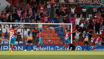 Los jugadores del Lugo celebran el gol de Señé.