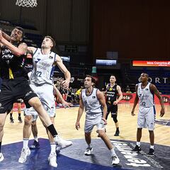 El Lenovo Tenerife contiene a tiempo el asalto del Burgos