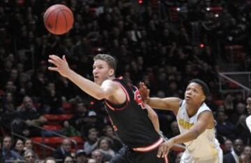 JAKOB POELTL: Utah. Un austriaco en los Utes. La rareza es de las que hacen época, que no suelen verse jugadores de esta universidad entre los mejores del año.