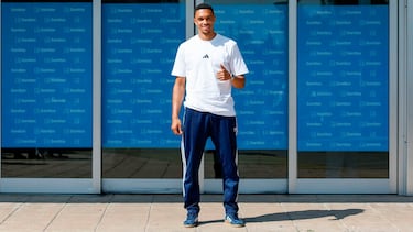 Alexander-Arnold durante el reconocimiento médico. 