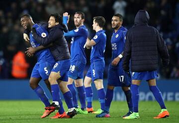 Wes Morgan of Leicester City celebrates with team mates after the full time whistle.