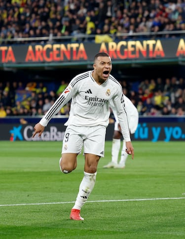El jugador del Real Madrid, Kylian Mbappé, celebra el 1-2 al Villarreal. 