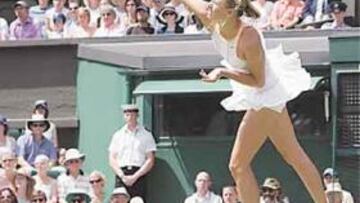 <b>LA REINA. </b>Sharapova, vigente campeona, no da envidia a Conchita.