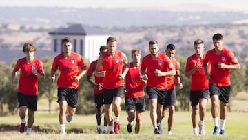 Koke y Saúl al frente de uno de los grupos de futbolistas en la pretemporada del Atlético en San Rafael.