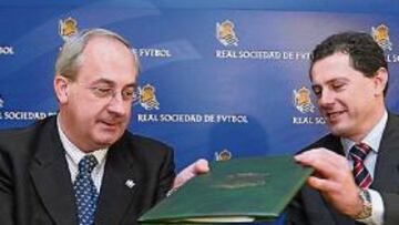 <b>ALTERNATIVA. </b>González de Txabarri, con el ex presidente de la Real Sociedad, Miguel Fuentes.