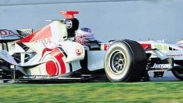 <b>SORPRESA. </b>Jenson Button logró el tercer mejor tiempo con un Honda que está con los mejores.