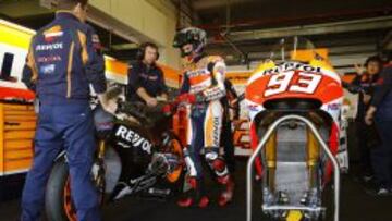 SEPANG, AUSTRALIA Y QATAR ACOGERÁN UNOS TEST VITALES. Variada e interesante pretemporada la de 2016 para la categoría de MotoGP. A diferencia de inviernos anteriores, en los que se visitaba en dos ocasiones Sepang, algo que criticaban pilotos y equipos, ahora serán tres los circuitos en los que rodarán. El trazado malayo servirá para reanudar el trabajo con tres jornadas del 1 al 3 de febrero. La siguiente cita será en Australia, en el bello Phillip Island del 17 al 19 del mismo mes. Y el último tendrá lugar en Qatar, del 2 al 4 de marzo, en el circuito de Losail, donde arrancará el Mundial el 20 de ese mes.