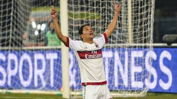 Carlos Bacca es pretendido por varios equipos en Europa: Atlético de Madrid, PSG, West Ham, Napoli, entre otros. Milan podría venderlo si llega la oferta adecuada.