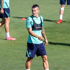 Salvi entró en la historia de los cadistas con más partidos