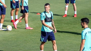 Salvi durante un entrenamiento con el Cádiz.