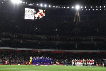 A minute's silence is held in tribute to Leicester City's owner Vichai Srivaddhanaprabha