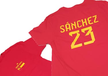 Fiebre por las camisetas y chapas de ‘Perro Sanxe’