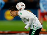 Soccer Football - UEFA Europa League - Real Betis v Feyenoord - Estadio de La Cartuja, Seville, Spain - January 29, 2026 Real Betis' Antony during the warm up before the match REUTERS/Marcelo Del Pozo