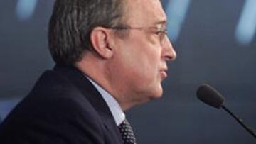 <b>CONVENCIDO. </b>Florentino cree que lo mejor que ha hecho en el cargo ha sido traer a Zidane al Real Madrid.