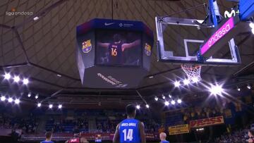 Pau se hab¨ªa retirado hac¨ªa minutos y sucedi¨® esto en el Palau en el Bar?a-Zaragoza