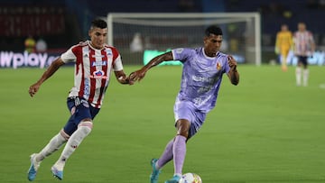 Gabriel Fuentes y Estéfano Arango durante el partido Junior vs Tolima en la fecha 14 de la Liga BetPlay II-2023.