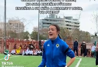 La entrenadora de unos niños que se ha hecho viral en TikTok: es para verlo una y otra vez