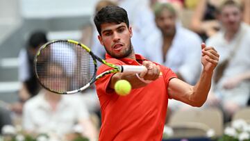 Spain's Carlos Alcaraz playing with Spain's Rafael Nadal returns to Netherlands' Tallon Griekspoor and Netherlands' Wesley Koolhof during their men's doubles second round tennis match on Court Suzanne-Lenglen at the Roland-Garros Stadium during the Paris 2024 Olympic Games, in Paris on July 30, 2024. (Photo by MARTIN BERNETTI / AFP)