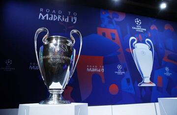 General view of the trophy before the draw