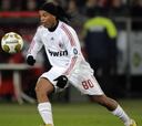 El hundimiento de Ronaldinho le lleva al banquillo y crea inquietud en el Milán