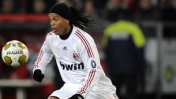 <b>BANQUILLO.</b> Carlo Ancelotti no alineará de salida a Ronaldinho frente al Bolonia y en el club preocupa el bajón que ha sufrido desde que comenzó la temporada.