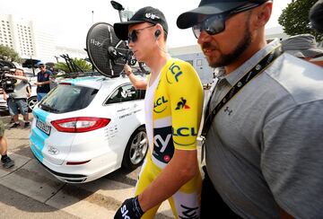 El británico Chris Froome llegando al estadio Orange Vélodrome.