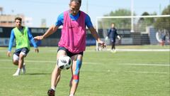 Belluschi trabajó diferenciado, pero sería titular el lunes