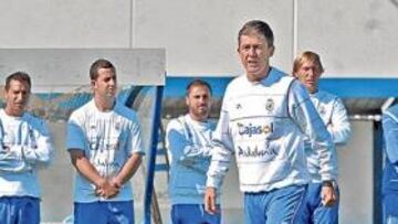 <b>ESFUERZO. </b>Lucas Alcaraz y la plantilla han preparado el choque de mañana pensando sólo en atar cuanto antes la permanencia.