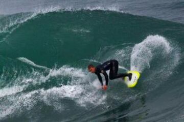 El Mundial de Surf Maui and Sons Arica Pro Tour 2015 , organizado por la Federación internacional de Surf, reune a 60 de los mejores raiders de todo el mundo. Ellos esperan domar la peligrosa ola “El Gringo” que rompe sobre las rocas, lo que la convierte en la competencia mas peligrosa en el circuito mundial.