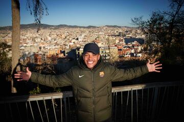 'Tigrinho' posa con la ciudad de Barcelona a sus espaldas.