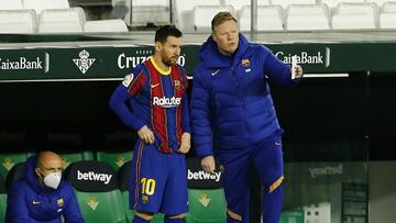 Soccer Football - La Liga Santander - Real Betis v FC Barcelona - Estadio Benito Villamarin, Seville, Spain - February 7, 2021 Barcelona coach Ronald Koeman with Lionel Messi before he is substituted on REUTERS/Marcelo Del Pozo