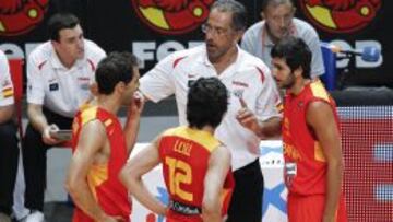 Juan Antonio Orenga, dando instrucciones a Calderón, Llull y Ricky.