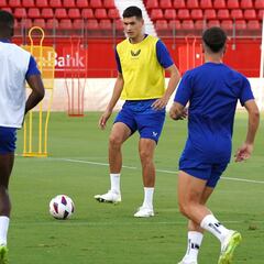 César Montes ya entrenó con el Almería