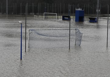 El Real Oviedo no ha podido entrenarse hoy en El Requexón debido a las inundaciones en la ciudad deportiva causadas por las continuas lluvias de estos días en Asturias.