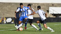 Miku pugna por un bal&oacute;n en el Tudelano-Deportivo.