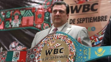 Mauricio Sulaimán, presidente del WBC, augura futuro prometedor para boxeadores cubanos ahora que podrán dejar el amateurismo.