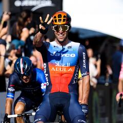 Matthews sorprende a Pogacar en Québec y supera a Sagan