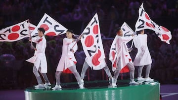 . Rio De Janeiro (Brazil), 21/08/2016.- Performers wave Tokyo 2020 signs during the Closing Ceremony of the Rio 2016 Olympic Games at the Maracana Stadium in Rio de Janeiro, Brazil, 21 August 2016. (Tokio, Brasil) EFE/EPA/OLIVIER HOSLET