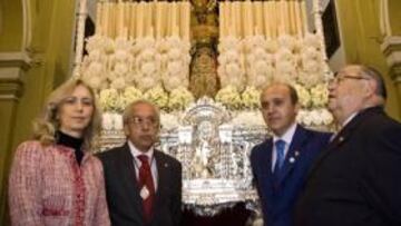 <b>OFRENDA Y REPRIMENDA. </b>Del Nido estuvo junto a las imágenes de San Benito y regañó a sus jugadores.