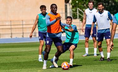 Dion Lopy rompe la calma del Almería en pleno momento de euforia