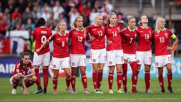 BREDA, NETHERLANDS - AUGUST 03: Team of Denmark reacts during penalties during the UEFA Women's Euro 2017 Semi Final match between Denmark and Austria at Rat Verlegh Stadion on August 3, 2017 in Breda, Netherlands. (Photo by Maja Hitij/Getty Images)