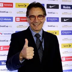 De los Cobos, feliz por acercarse a los salvadoreños en USA