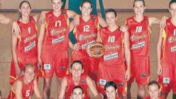 <b>Y AHORA, ELLAS. </b>La Selección española femenina posó antes de viajar a Brasil, donde a las órdenes de Domingó Díaz comienzan a disputar el Mundial.