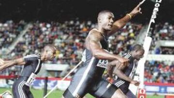 <b>SOBRE EL AGUA. </b>Justin Gatlin volvió a ganar, pero su registro se vio perjudicado por las inclemencias meteorológicas.