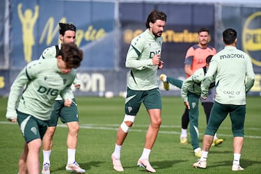 Antoñito Cordero pone el morbo en un derbi de alto riesgo