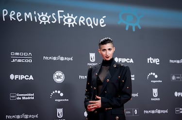 La actriz española Alba Flores posa en la alfombra roja de la 31 edición de los Premios José María Forqué.