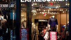 Express files for bankruptcy: How many stores will close and closing date