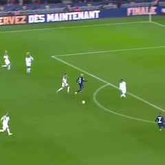 Mbappé se queda a centímetros de meter uno de los mejores goles de siempre