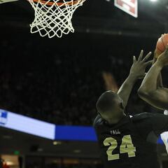El gigante Tacko Fall, a punto de eliminar a la todopoderosa Duke: Zion y un milímetro les salvó